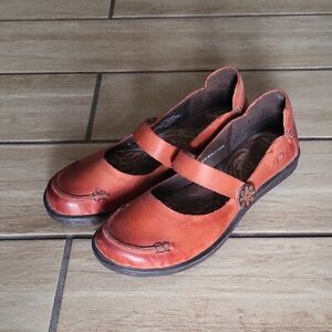 Born Mary Jane Leathet Flats in Cognac Brown